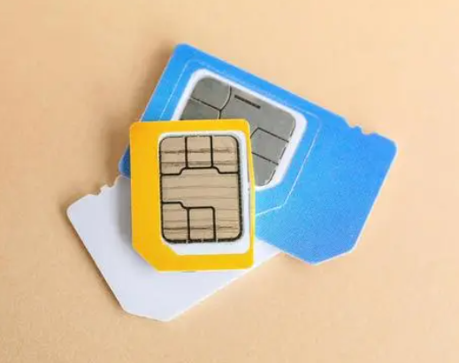 Can the IoT card be installed on a mobile phone