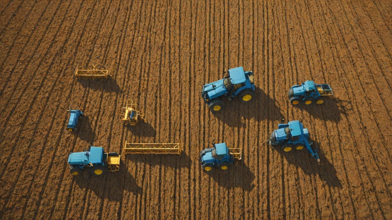 Can automatic frequency hopping technology resolve frequency conflicts between farm equipment?