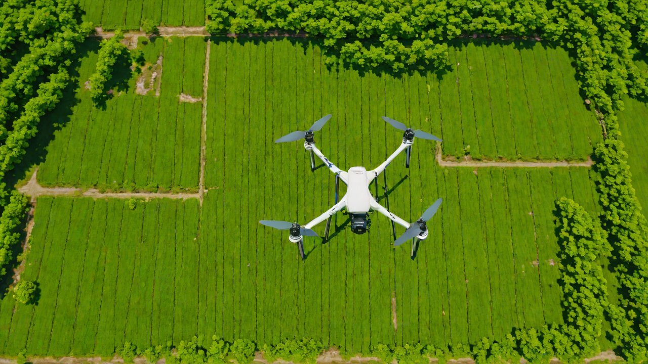 Can this system automatically record the spraying coordinates of each drone flight?